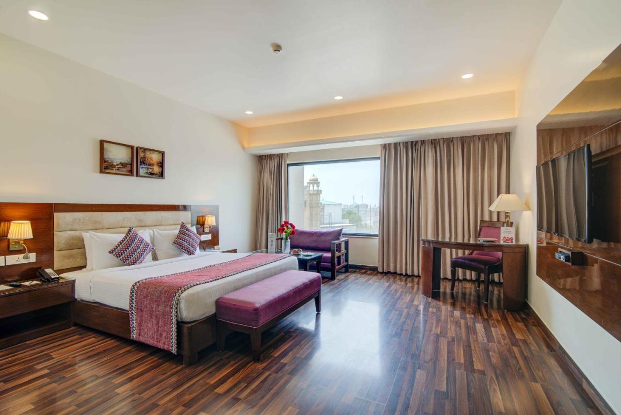 Hotel Home In By Amrik Sukhdev Sonipat Bagian luar foto