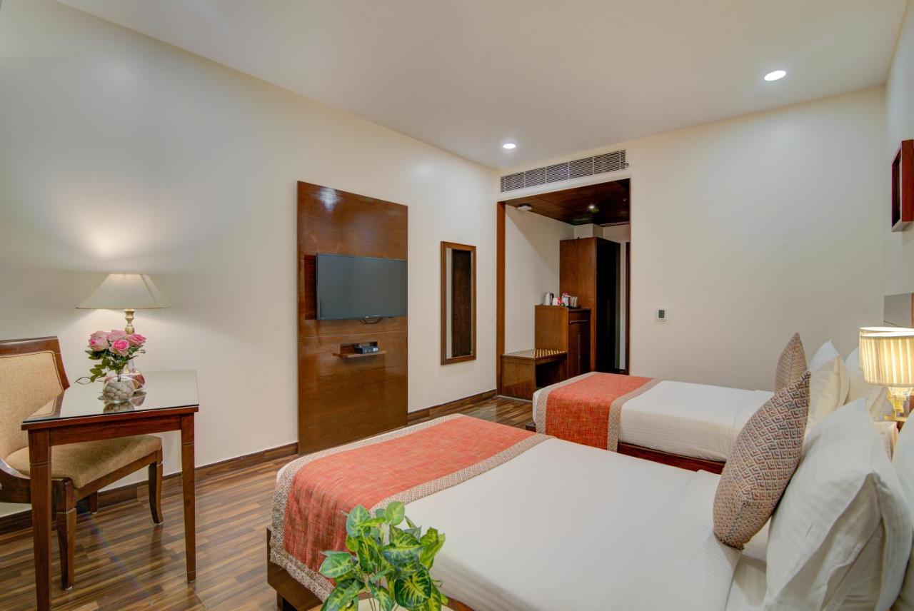 Hotel Home In By Amrik Sukhdev Sonipat Bagian luar foto