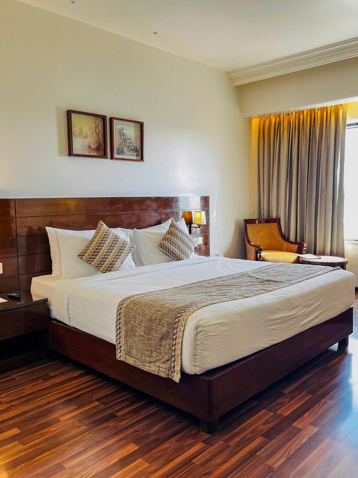 Hotel Home In By Amrik Sukhdev Sonipat Bagian luar foto